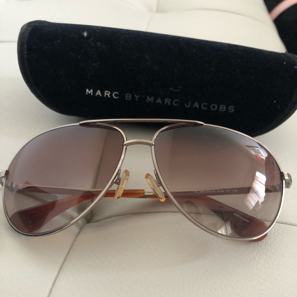Marc by Marc Jacobs White rimmed aviators sunglass